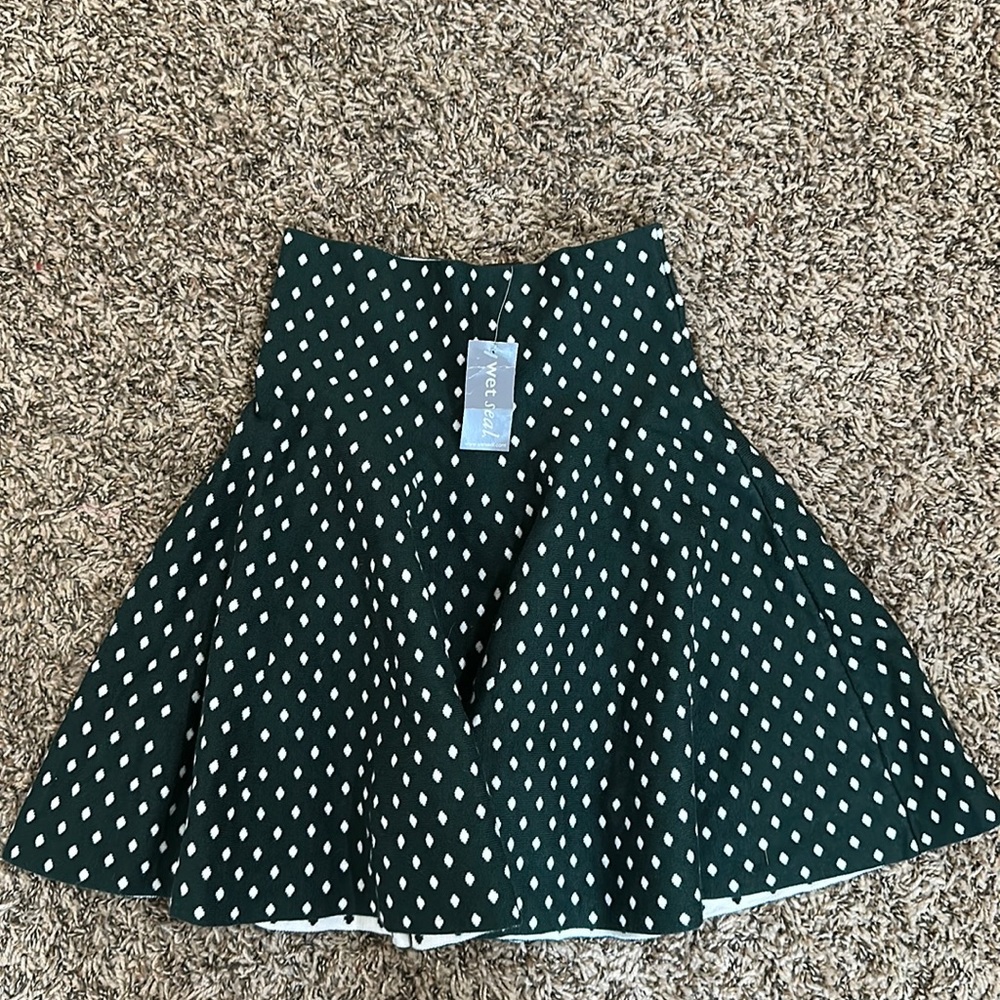 NWT Wet Seal pattern flared polka dot green and white skirt